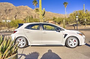 รถยนต์โตโยต้า จีอาร์ โคโรลล่า ซีริส์ อิดิชั่น ปี 2023 เครื่องยนต์ 4.1-6 ลิตร ซีลินเดอร์ เทอร์โบ หุ้มหนัง พร้อมหลังคาพาโนรามา 5 ที่นั่ง - Product Image 3