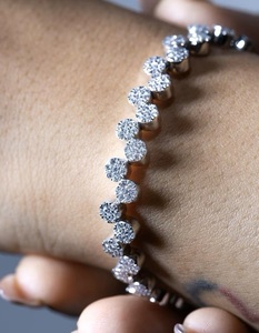 Pulsera de oro blanco de 14 quilates con diamante redondo de 7 quilates, pulsera de forma elegante con acento de oro rosa, regalo para ella - Product Image 2