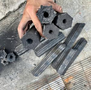 Haute qualité Nature sciure de bois usine de charbon de bois longue combustion hexagonale briquette carré barbecue charbon de bois du Vietnam - Product Image 1