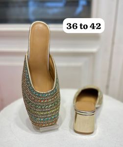 Design de luxe broderie à la main travail femmes Jutti pour la maison et le bureau disponible au meilleur prix de l'Inde - Product Image 5