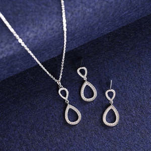 Juego de Joyería Nupcial Clásico Silver Serenity Chapado en Oro con Circonita Corte Pera y Diamante en Oro Rosa para Regalo, Ideal para Bodas y Fiestas - Product Image 2