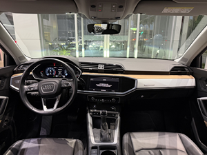 Audi Q3 35 TFSI Advanced 2023, SUV blanc, transmission automatique, phares LED, sièges en cuir, 5 places, moteur turbo, pneus R18 - Product Image 5