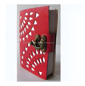 Diario de cuero con corte de pétalos carmesí, diario vintage hecho a mano con diseño ornamental de trabajo de corte fino, perfecto para uso profesional - Product Image 1