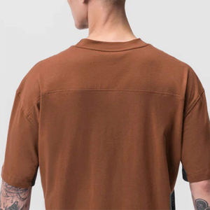 เสื้อยืดโอเวอร์ไซส์สีน้ำตาลสำหรับผู้ชาย ทรงหลวม แขนสั้น แฟชั่นสไตล์คนเมือง ผ้าฝ้ายถัก รับสกรีนโลโก้ เสื้อสตรีทแวร์ - Product Image 6