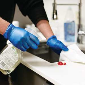 Los guantes de vinilo desechables de 4,3G superventas en azul negro claro para protección general de las manos en la manipulación de alimentos - Product Image 5