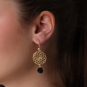 Pendientes Colgantes de Cono de Piedra Solar Azul Dua, Hechos a Mano en Latón con Baño de Oro de 18K, Joyería Elegante y Moderna para Bodas - Product Image 5