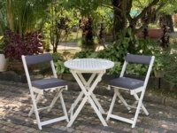 Ensemble bistrot de jardin rond moderne et contemporain pour extérieur, 3 pièces, en acacia blanc lavé, pliable, style ferme, pour salon