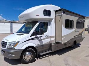 Camping-car Mercedes-Benz Itasca Classe B d'occasion 2014, automatique 2018, 6 places, phares LED, moteur essence, pneus R17, sièges en cuir - Product Image 4
