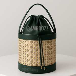 กระเป๋าถือสานหวายสไตล์ใหม่สุดหรูสำหรับผู้หญิง ทำด้วยมือจากหวายและหนังสีดำ โดย Luxe Home Decor - Product Image 1