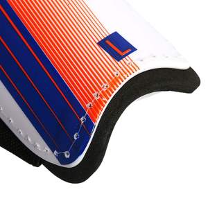 Espinilleras de fútbol de alto rendimiento con cojín de espuma EVA Correas ajustables para entrenamiento y partidos competitivos - Product Image 4