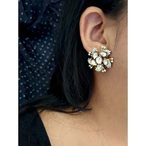 Pendientes de botón de moda Kundan Polki para mujer y niña para ropa de fiesta y uso diario - Product Image 1