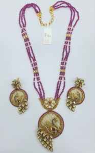 Magnifique collier pendentif Kundan serti de pierres vertes et de boucles d'oreilles pour femme idéal pour une tenue traditionnelle et festive - Product Image 3