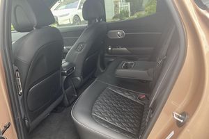 Genesic GV/60 Performance 2023 con Techo Corredizo, Faros Delanteros, Cámara Trasera de 360°, Asientos Eléctricos - Product Image 6