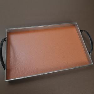 Plateau en cuir classique avec un look raffiné et des poignées solides conçues pour un service polyvalent et une élégance durable à la maison - Product Image 4