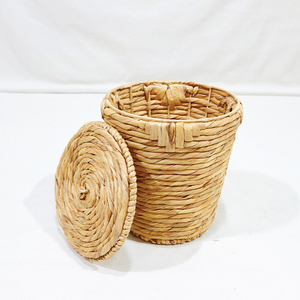 Panier de rangement multifonctionnel minimaliste en fibre naturelle tressée à la main Artex Dong Thap avec couvercle rond - Product Image 3