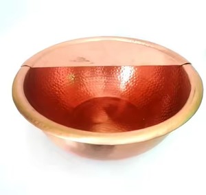 Bol en cuivre de qualité supérieure pour la décoration de la cuisine et le service des repas, ajoutant une touche rustique et chaleureuse à toute pièce ou à toute table - Product Image 4