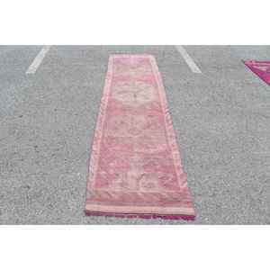 Alfombra Vintage de 2.5x10.6 pies, Alfombra Turca, Alfombra Oriental Rosa - Product Image 1