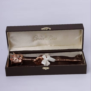 กุหลาบประดิษฐ์สีทองเหมาะสำหรับของขวัญชิ้นกลางและของตกแต่งงาน - Product Image 1