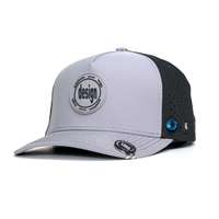 Gorra de golf deportiva personalizada de 5 paneles con clip marcador de bola, impermeable, 100% poliéster Dobby, hebilla de cobre dorado, perforada con corte láser común
