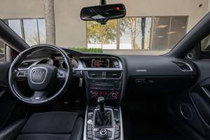 Audi S5 Coupé 2012 d'occasion, sans réserve, boîte manuelle 6 vitesses, moteur V8, pack Titanium, 77 400 milles - Product Image 4