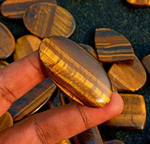 พลอยตาเสือตามธรรมชาติแบบหลังเรียบมีให้เลือกทุกขนาดสำหรับเป็นของขวัญที่ทำด้วยมือของเธอ - Product Image 3