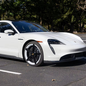 P-o-r-s-c-h-e Taycan Turbo S AWD Plus 2024 Usado en Buen Estado, Sin Accidentes, Volante a la Izquierda/Derecha - Product Image 1