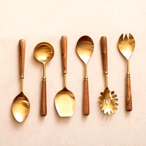 ชุดเครื่องครัวสแตนเลสสตีลด้ามไม้ธรรมชาติสไตล์ชาวตะวันตกขัดเงาทองชุดเครื่องใช้บนโต๊ะอาหาร - Product Image 1