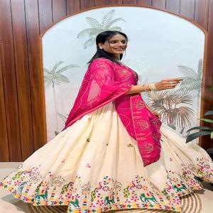 Lehenga Choli pour femmes adultes, tendance, en coton, multicolores, avec des broderies, design de créateur, mélange parfait de luxe - Product Image 1