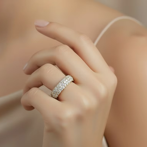 Alliance de mariage demi-éternité à trois rangs de diamants ronds pour femmes - Product Image 5