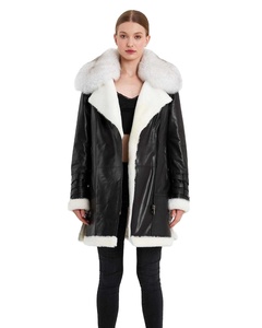 Abrigos de piel de mujer a la moda con cortes elegantes, calidez ligera y textura suave, perfectos para salidas de invierno y con estilo - Product Image 1