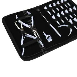 Kit d'outils pour extensions de cheveux comprenant un outil de sectionnement des cheveux, un micro-crimpeur pour anneaux, des pinces à ouvrir les perles, des aiguilles à tisser et des clips - Product Image 5