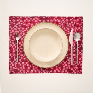 Juego de 3 Manteles Individuales de Algodón 100% con Diseño Floral Rojo y Patrón de Nieve, 35x45cm, Duraderos y Decorativos para el Hogar, con Técnicas de Impresión - Product Image 3