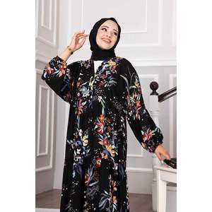 ชุดฮิญาบผ้าวิสคอสพร้อมเสื้อคลุมสีดำ - Product Image 4