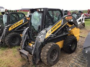 Chargeuse compacte New Holland L228 avec moteur puissant, système hydraulique efficace, chargeuse compacte pour la construction et l'aménagement paysager - Product Image 6