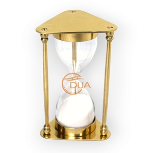 <span class=keywords><strong>Timer</strong></span> decorativo in ottone sabbia, in particolare una clessidra con <span class=keywords><strong>Timer</strong></span> in ottone triangolare e sabbia con un'estetica vintage o antica - Product Image 4