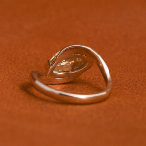 แหวนแต่งงานสีทองล้วนแบบ18KT หรูหราสง่างามสง่างามสง่างามประดับเพชรรูปทรงมาร์กีสีเหลืองตัดในห้องปฏิบัติการการออกแบบที่ทันสมัยสไตล์คลาสสิก IGI - Product Image 4