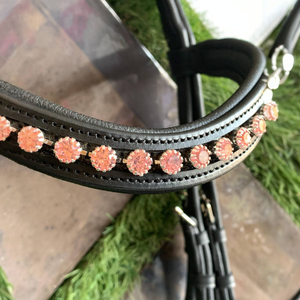 บังเหียนม้าหนังแท้สีดำคุณภาพสูง หรูหรา ประดับคริสตัลสีชมพู สายคาดหน้าผากแบบหนังจระเข้เคลือบเงา  สายรัดจมูกบุหนัง  สามารถปรับแต่งสีได้ - Product Image 4