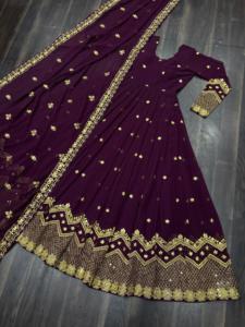 Robe de créateur prête à porter en fausse georgette avec broderie de zari et de paillettes Robe indienne élégante parfaite pour les mariages et les fêtes - Product Image 6