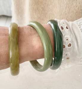 Brazaletes de resina epoxi hechos a mano de alta calidad con flores secas para mujer joyería de moda al por mayor - Product Image 6