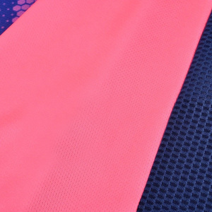 Ensemble d'uniformes de football respirants de qualité supérieure 100 % polyester à col en V, personnalisés, nouvelle saison 2024, maillot et short imprimés par transfert thermique - Product Image 3