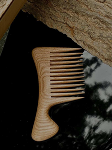 Peine Grande de Madera de Roble Ecológico Hecho a Mano para Cabello Rizado, Uso Diario, por Saniya Handicraft - Product Image 5