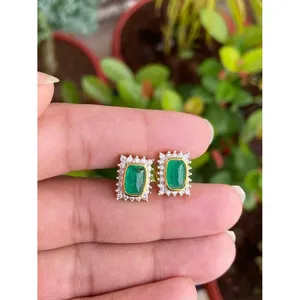 Boucles d'oreilles en or 18 carats avec diamants naturels et émeraudes, bijoux de luxe en diamants - Product Image 1