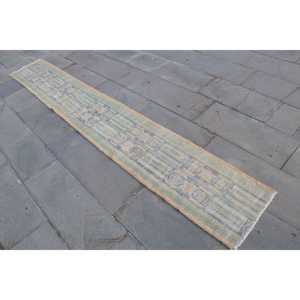 Alfombra vintage de 1.4x10.2 pies, alfombra turca con motivos de plantas y árboles azules - Product Image 2