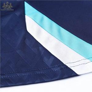 Uniforme de football personnalisé pour hommes adultes - Motif uni 100% polyester, short à séchage rapide, respirant, léger, couleurs et logo personnalisés - Product Image 4