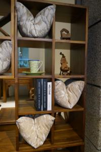 Estantes de exhibición modernos de teca de 8 cajones, muebles de madera para estudio en el hogar, almacenamiento de dormitorio o uso en hoteles - Product Image 4