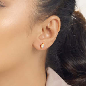 Boucles d'oreilles créoles et huggies plaquées or avec chiffres pour mariage - Product Image 2