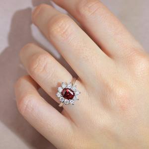 10x8mm ovale coupe rouge CZ Halo bague de fiançailles en argent avec des accents blancs ronds promesse de mariée bijoux en gros OEM - Product Image 4