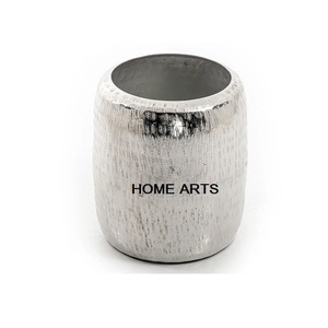 Fournisseur en gros de vases de designer en aluminium poli et or Vase à fleurs de forme ronde de qualité supérieure par Home Arts - Product Image 4