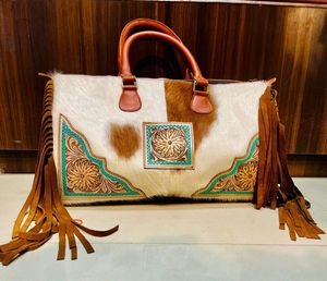 Bolsos de hombro de cuero retro bohemios hechos a medida con diseño floral y flecos hechos a mano. Ideal para uso personal y regalos - Product Image 2