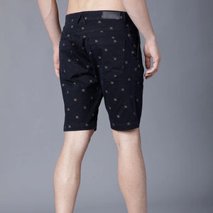 Shorts Bermuda pour Homme en Coton Oxford Noir à Motif Crâne, Taille Mi-Haute, Fermeture Boutonnée, Style Décontracté - Product Image 4